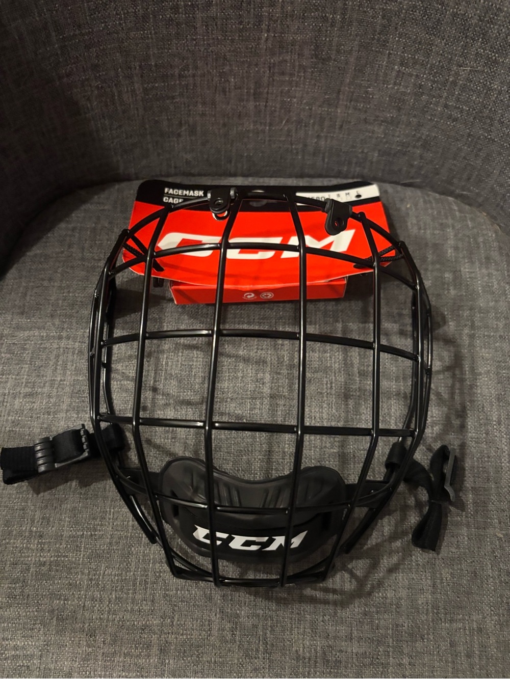 CCM FM580 Hockey Face Mask Cage Senior Large Black New with Hardware